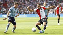 Feyenoord and Slovakia defender David Hancko (right)